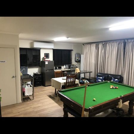 Semi-Private Half House With Games Room & Jacuzzi In Maiden Gully, Bendigo Luaran gambar